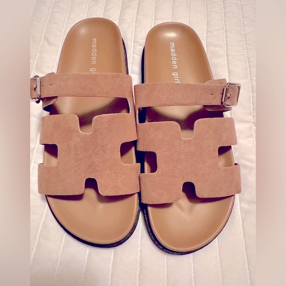 Tan Madden girl Darlaa footbed flat slide sandal.